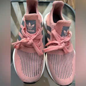Adidas peach/gray women’s athletic shoes